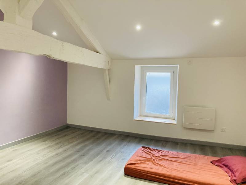 Maison sur terrain arboré - piscine chauffée - dépendances - Villeneuve-de-Marc