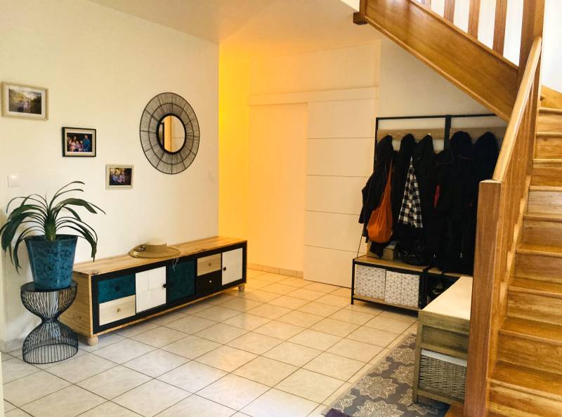A vendre : Charantonnay - belle maison 225m² avec piscine chauffée sur terrain plat de 1500m²