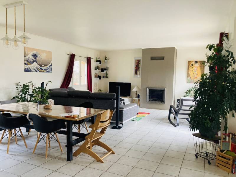 Charantonnay - Charmante maison de 225m² sur terrain 1500m² avec dépendances