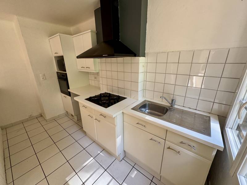 T3 à rafraichir en rdc sur élevé à vendre à Lyon