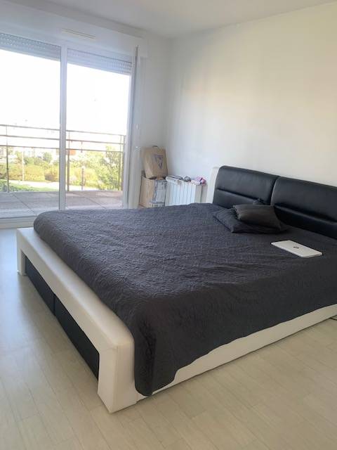 Grande chambre de 14m2 lumineuse avec son balcon