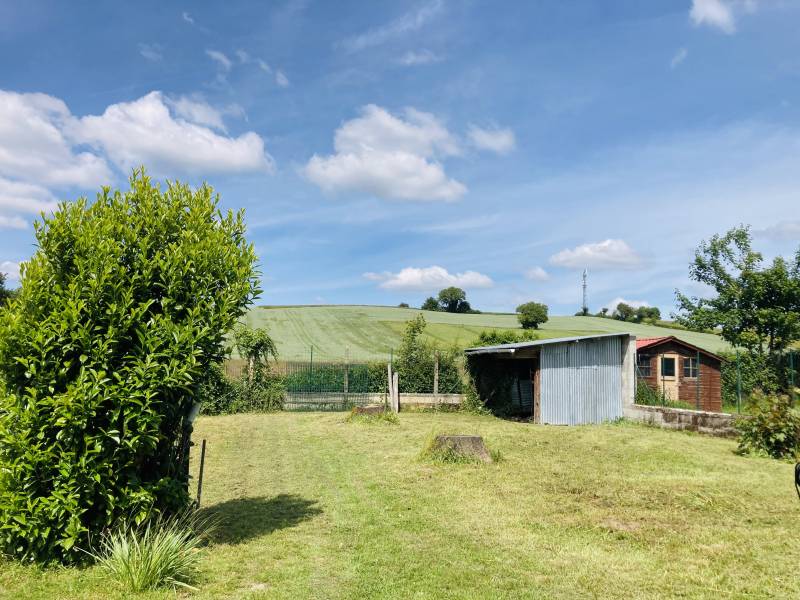 Châtonnay - Charmante maison T4 sur grande parcelle plane avec dépendances