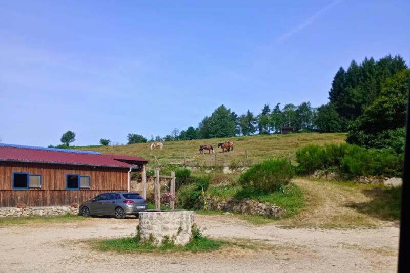 Charmante propriété équestre déployée sur plus de 45 hectares