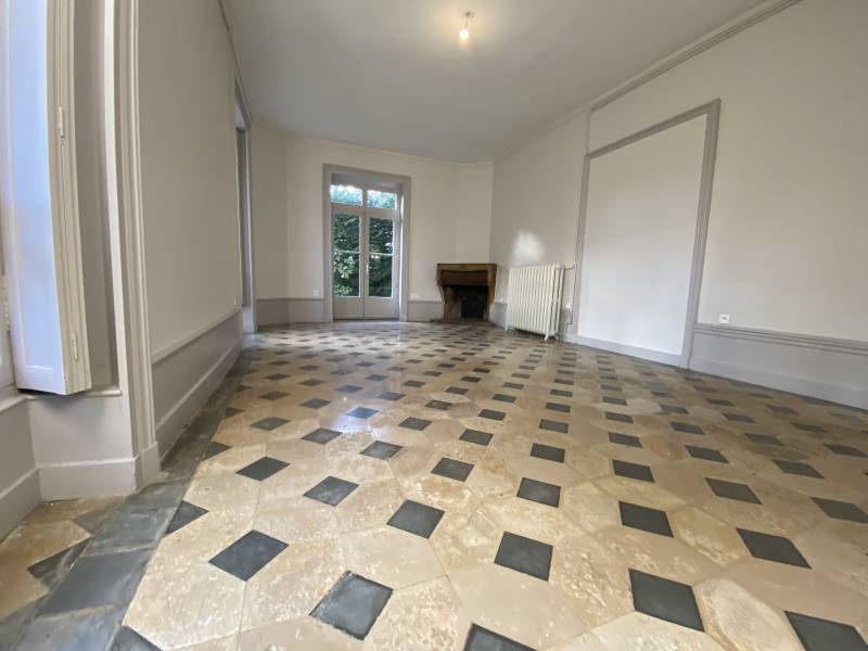 Lumineux appartement T4 avec terrasse et jardin Irigny  au calme dans hôtel particulier rénové