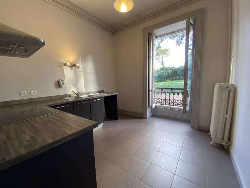 Lumineux appartement T4 avec terrasse et jardin Irigny  au calme dans hôtel particulier rénové