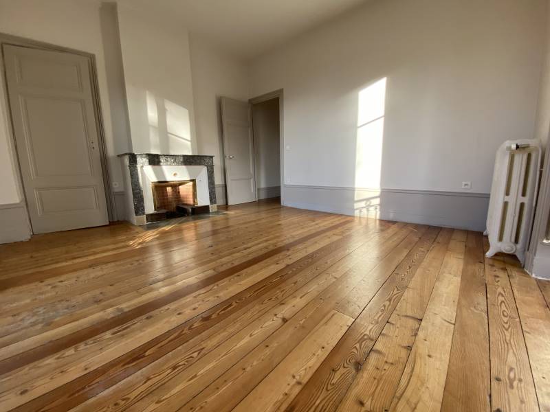Lumineux appartement T4 avec terrasse et jardin Irigny  au calme dans hôtel particulier rénové