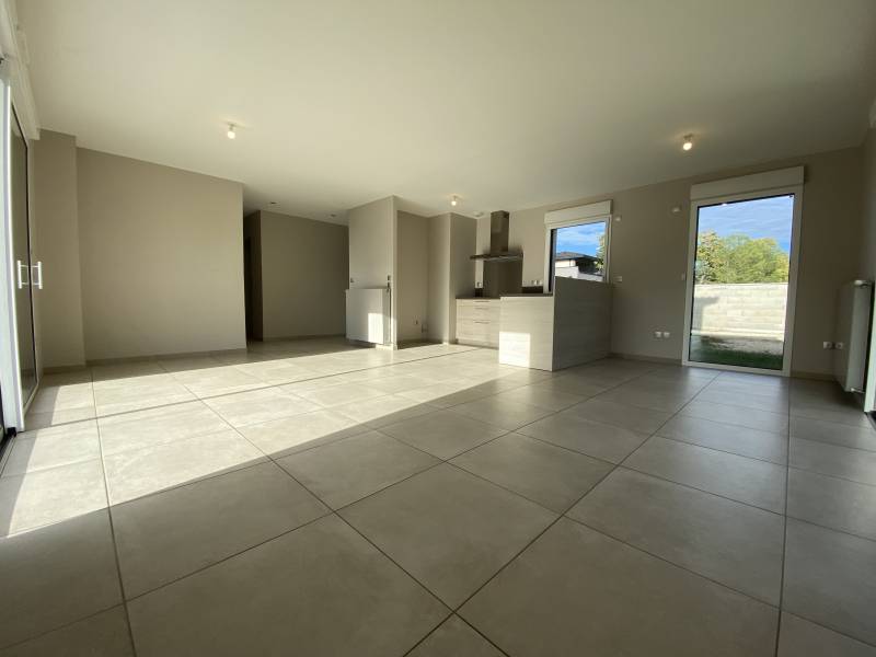 Lumineuse Maison T5 non meublée Tassin-la-Demi-Lune  4 chambres  terrasse et jardin