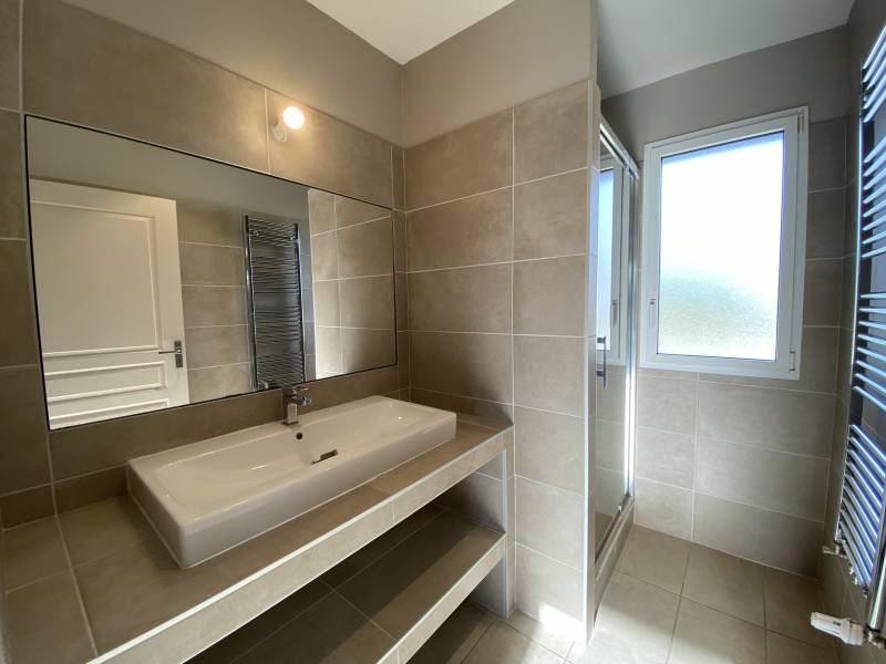 Lumineuse Maison T5 non meublée Tassin-la-Demi-Lune  4 chambres  terrasse et jardin