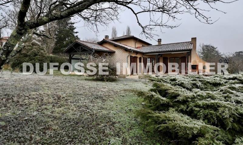 Superficie du terrain 830 m²