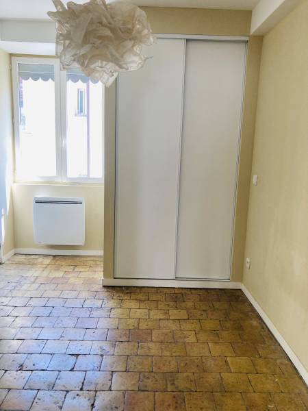 Au calme, secteur Lyon 3 - T2 traversant avec cachet de l'ancien dernier étage