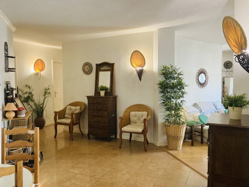 A VENDRE - T4 LYON 6 - BALCON ET PLACE DE PARKING NOMINATIVE