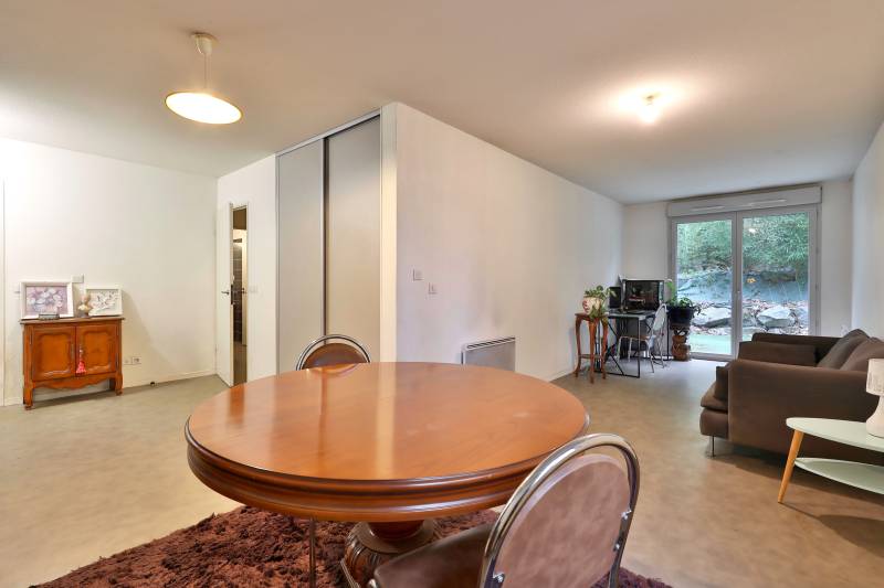 Caluire-et-Cuire : Au sein d'une résidence étudiante, appartement T3 vendu loué