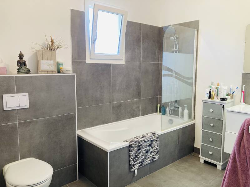 Proche de la nature et de toutes commodités, maison contemporaine 2020 de type 4 aux prestations soignées