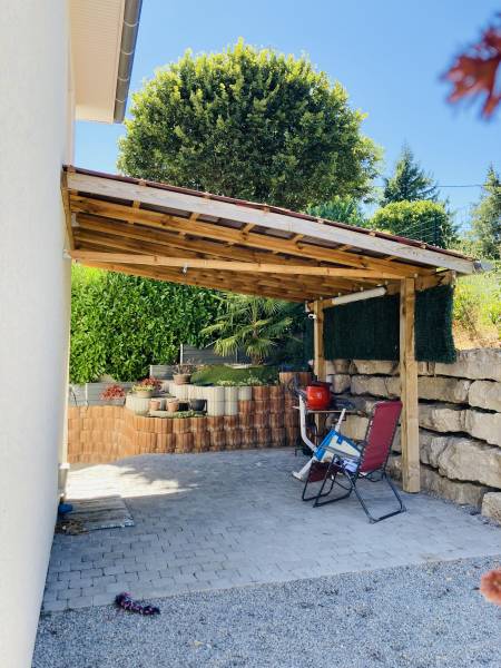Meyrieu-Les-Etangs - Au calme, maison type 4 (3 chambres) avec espace extérieur et garage