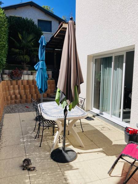 Maison T4 fonctionnelle et confortable aux prestations soignées édifiée en 2020 avec terrain et garage