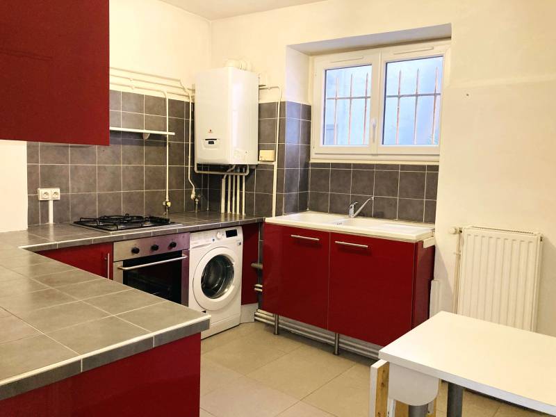 Canut de caractère 3 pièces + bureau avec cave et grenier