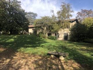 Maison proximité centre Champagne-au-Mont-d'Or  proximité commerces grand terrain au calme