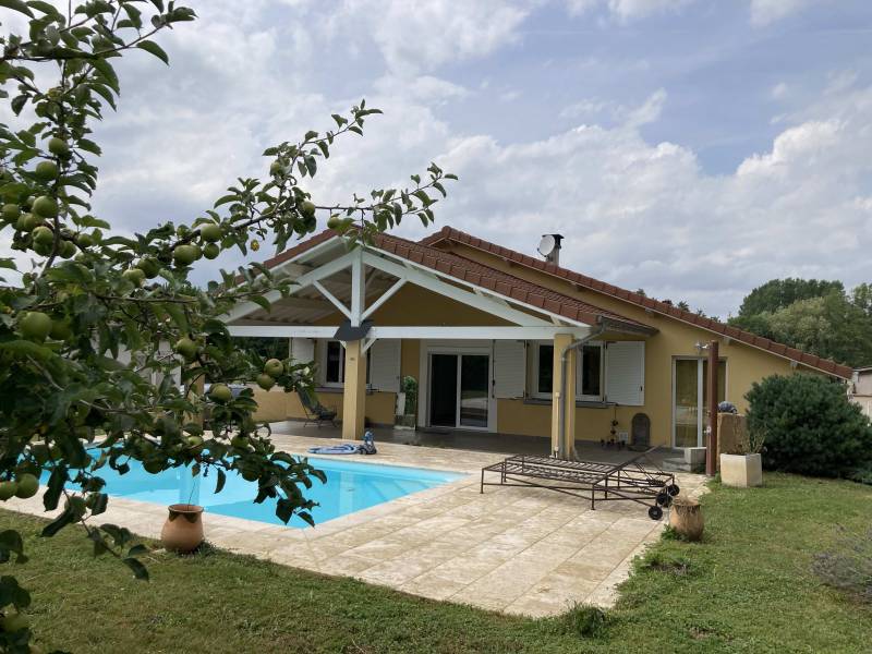 A VENDRE - CHARANTONNAY MAISON T4 AVEC PISCINE ET DEPENDANCES ET GARAGE