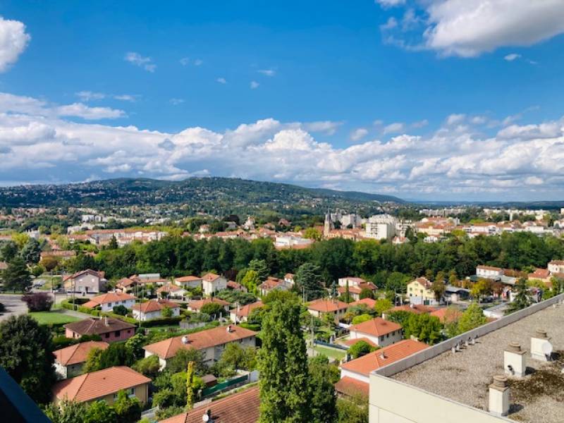 Caluire - Dernier étage - T3 meublé traversant avec balcons vue dégagée