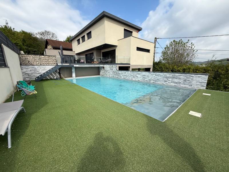 Châtillon d'Azergue, Maison T5 de 218 m2  avec grand sous sol de plus de 100m2 sur un terrain de 1280 m2