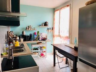 Bron - Appartement T4 fonctionnel - 6ème étage avec vue dégagée sur les Alpes
