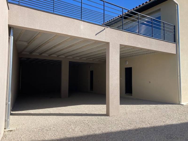 Maison T5 avec 2 places de parking privatives (stationnement couvert) - 69360