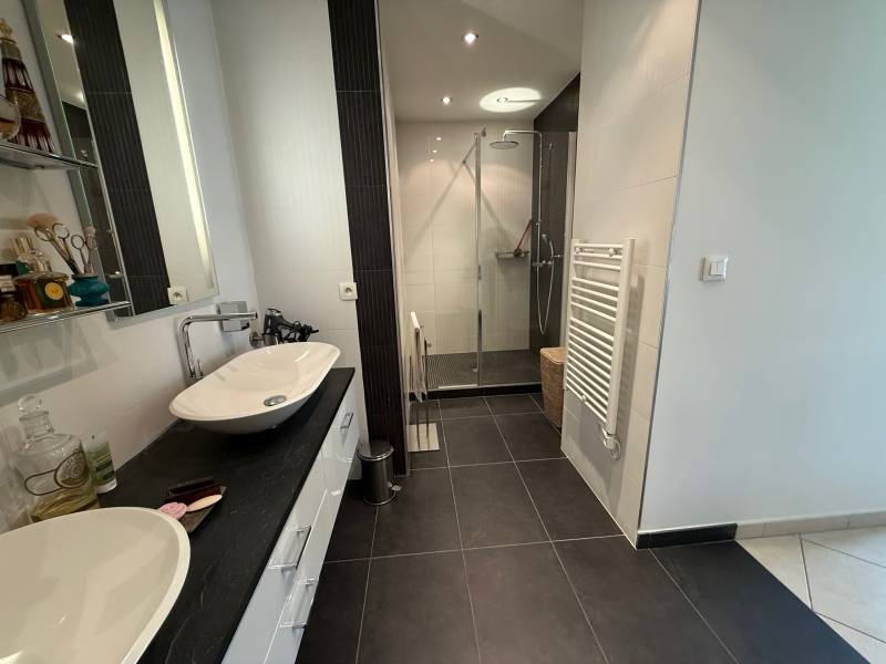 Tassin-la-Demi-Lune, Appartement T4, 2 Terrasses, 1 cave, 1 double garage.