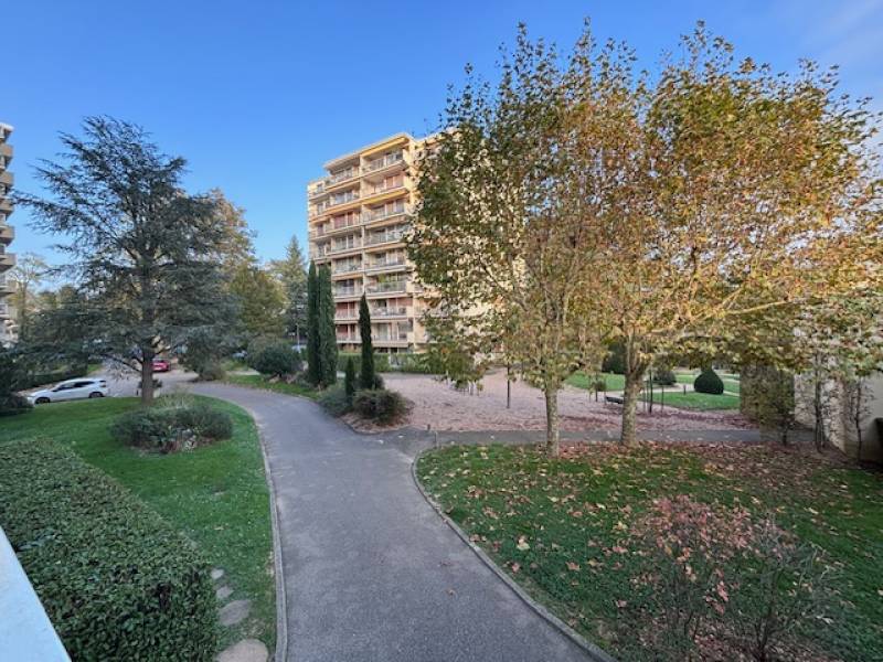 Résidence sécurisée dans parc arboré