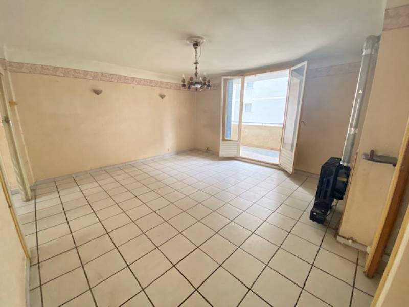 Séjour avec balcon de 7m2