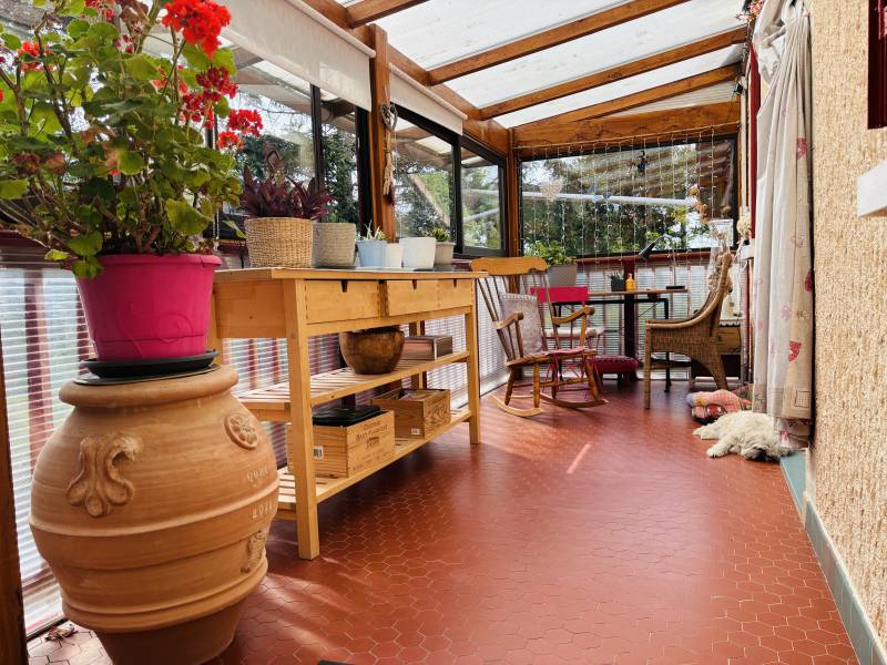 Dans un secteur verdoyant, charmante maison 82m² avec fort potentiel d'aménagement - terrain avec verger et partie boisée