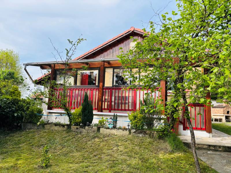 Artas - Maison de charme dans un écrin de verdure de 5280m²