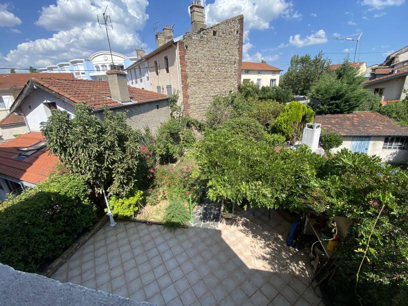 Charmante maison de ville avec jardin disponible à la vente à Saint-Etienne