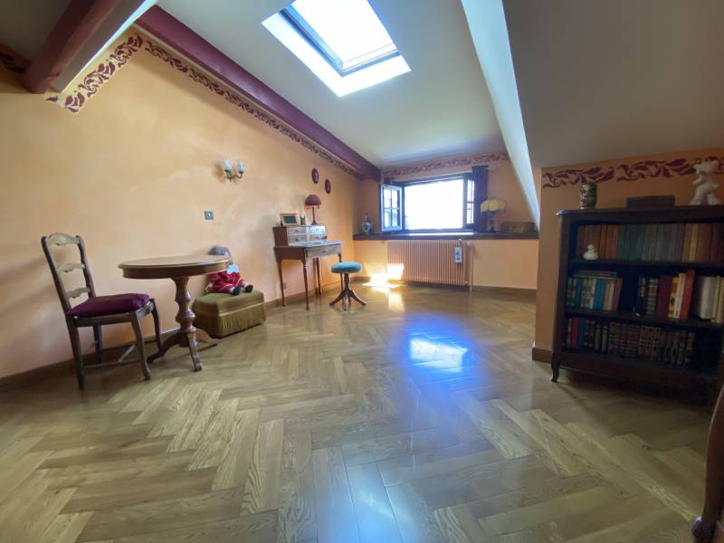 Belle maison sur deux niveaux à vendre à Saint-Etienne