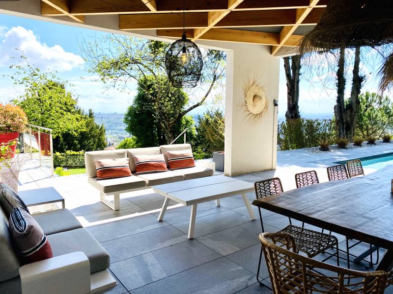 maison saint-cyr limite collonges contemporaine d'exception avec piscine plein sud sur collonges au mont d'or, limite saint Cyr au Mont d'Or, 483 m², au calme, sans vis a vis. terrain avec vue imprenable sur Lyon et la chaine des Alpes
