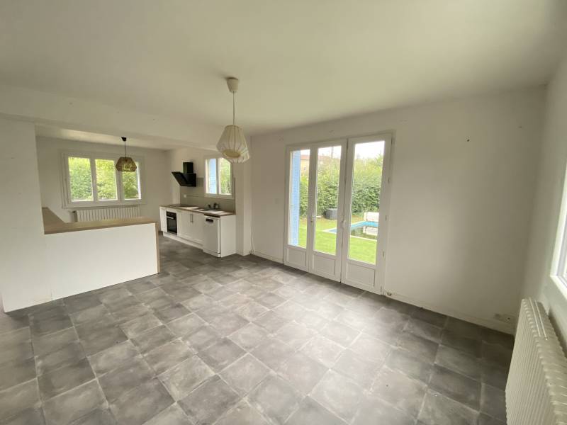 Maison à vendre à Bourg-en-Bresse avec piscine