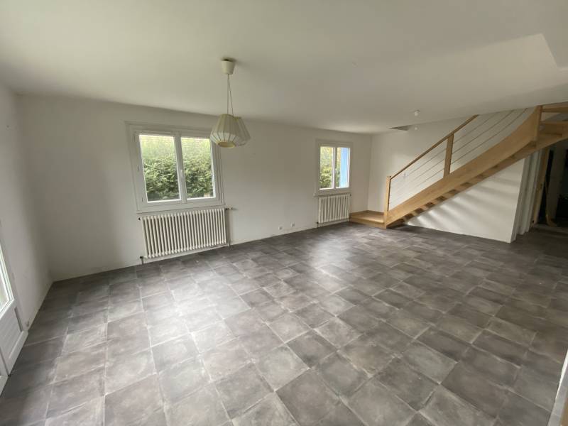 Charmante maison avec terrain arboré à Bourg-en-Bresse