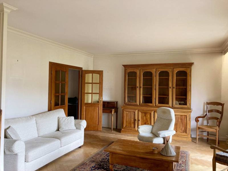 A VENDRE - T3 traversant - balcon - cave et garage - copropriété avec jardin