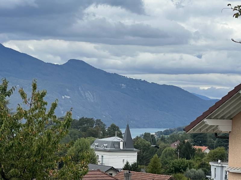 vente maison contemporaine proche centre d'Aix les Bains 4 belles chambres terrain et garage 
