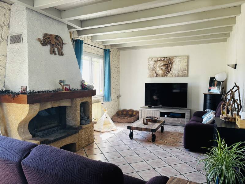 Propriété 6 pièces offrant de beaux volumes dans un cadre de vie paisible (38790)