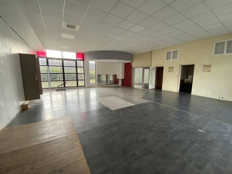 Local facilement aménageable et nombreuse possibilités à La Fouillouse