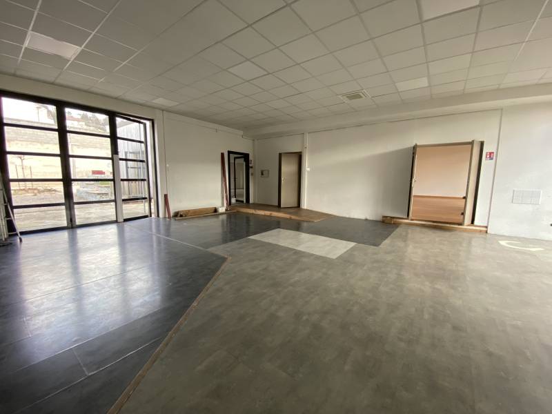 Locaux commerciaux à vendre proximité toutes commodités à La Fouillouse