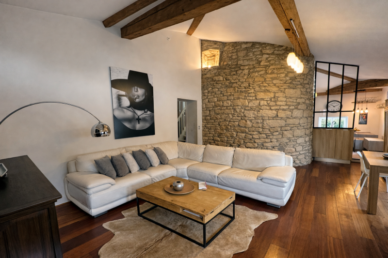 Collonges-au-Mont-d'Or : Charmant duplex niché au dernier étage d'un château de caractère