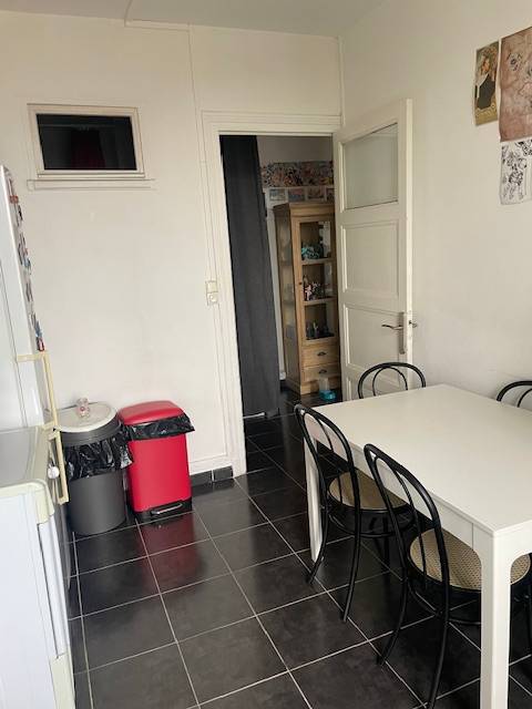 LYON 8 T2 lumineux proche facultés de médecine