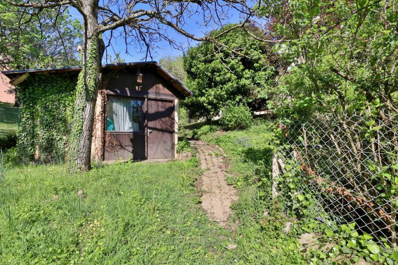 Cabanon indépendant carrelé avec électricité 