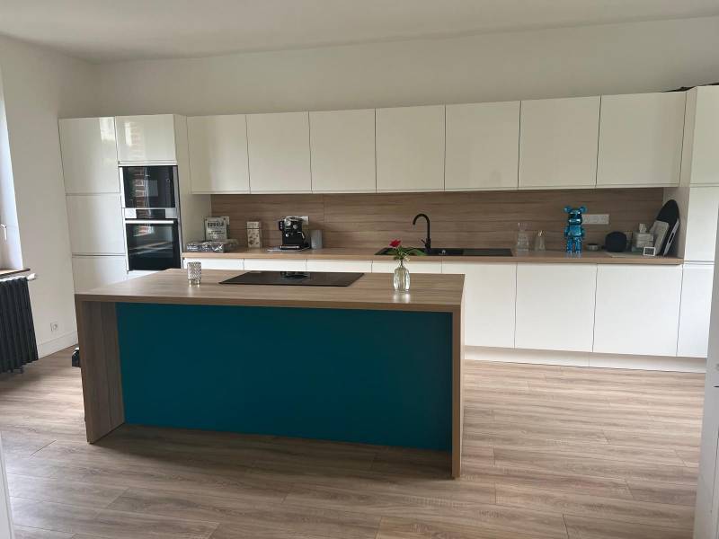 Cuisine équipée ouverte sur le séjour