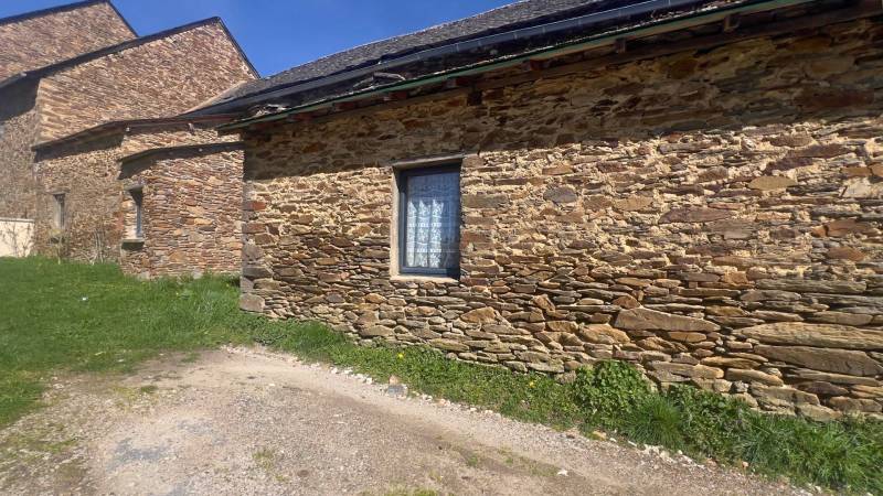 Propriété équestre avec habitations, gîtes et 6,5 hectares en Aveyron