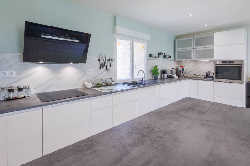 Maison familiale avec terrasse au calme Mions centre ville beaux volumes