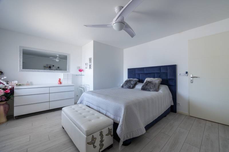 Maison familiale avec terrasse au calme Mions centre ville beaux volumes