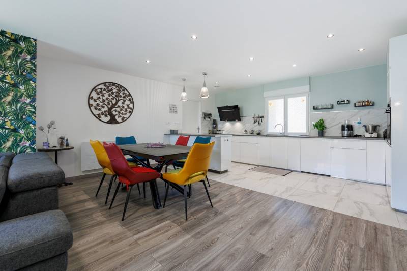 Maison familiale avec terrasse au calme Mions centre ville beaux volumes