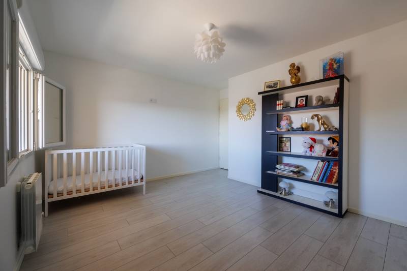 Maison familiale avec terrasse au calme Mions centre ville beaux volumes